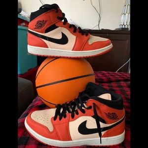 Jordan 1 Mid Team Orange Black